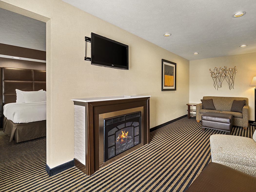 Sonesta Essential Indianapolis Airport Two King Suite w Fireplace