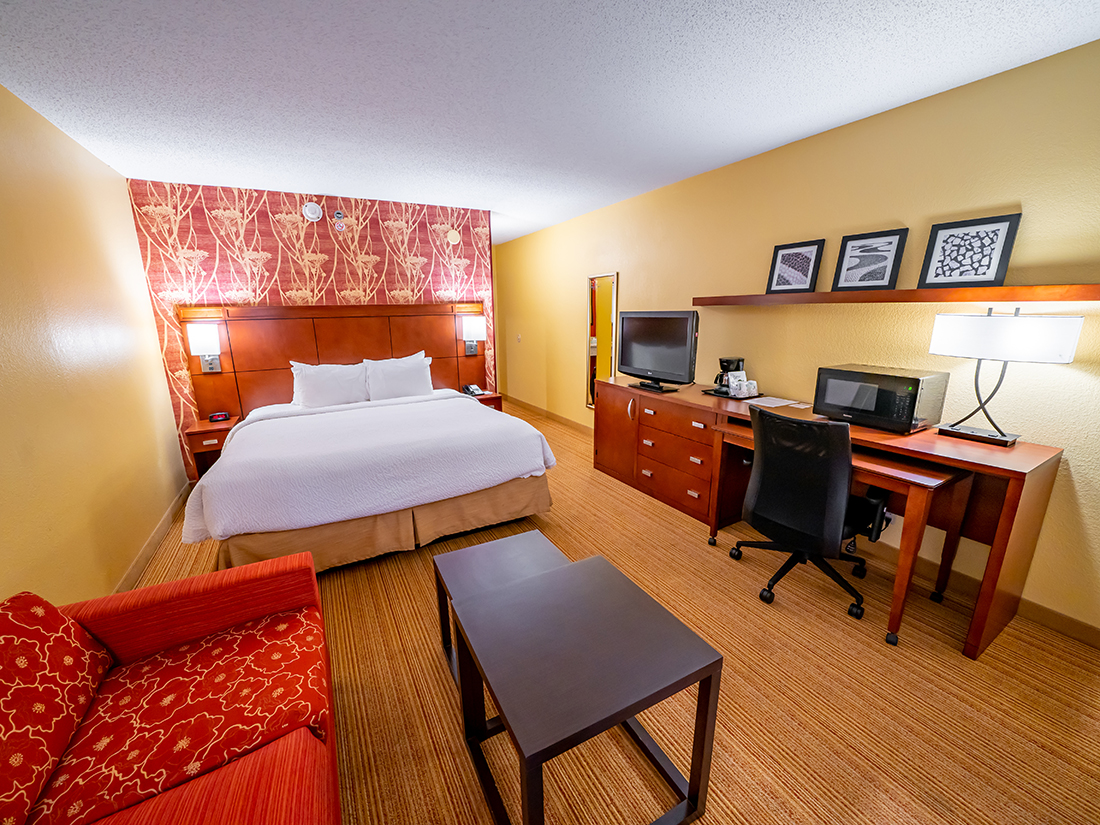 Deluxe King hotel room at Sonesta Select Bettendorf Quad Cities.