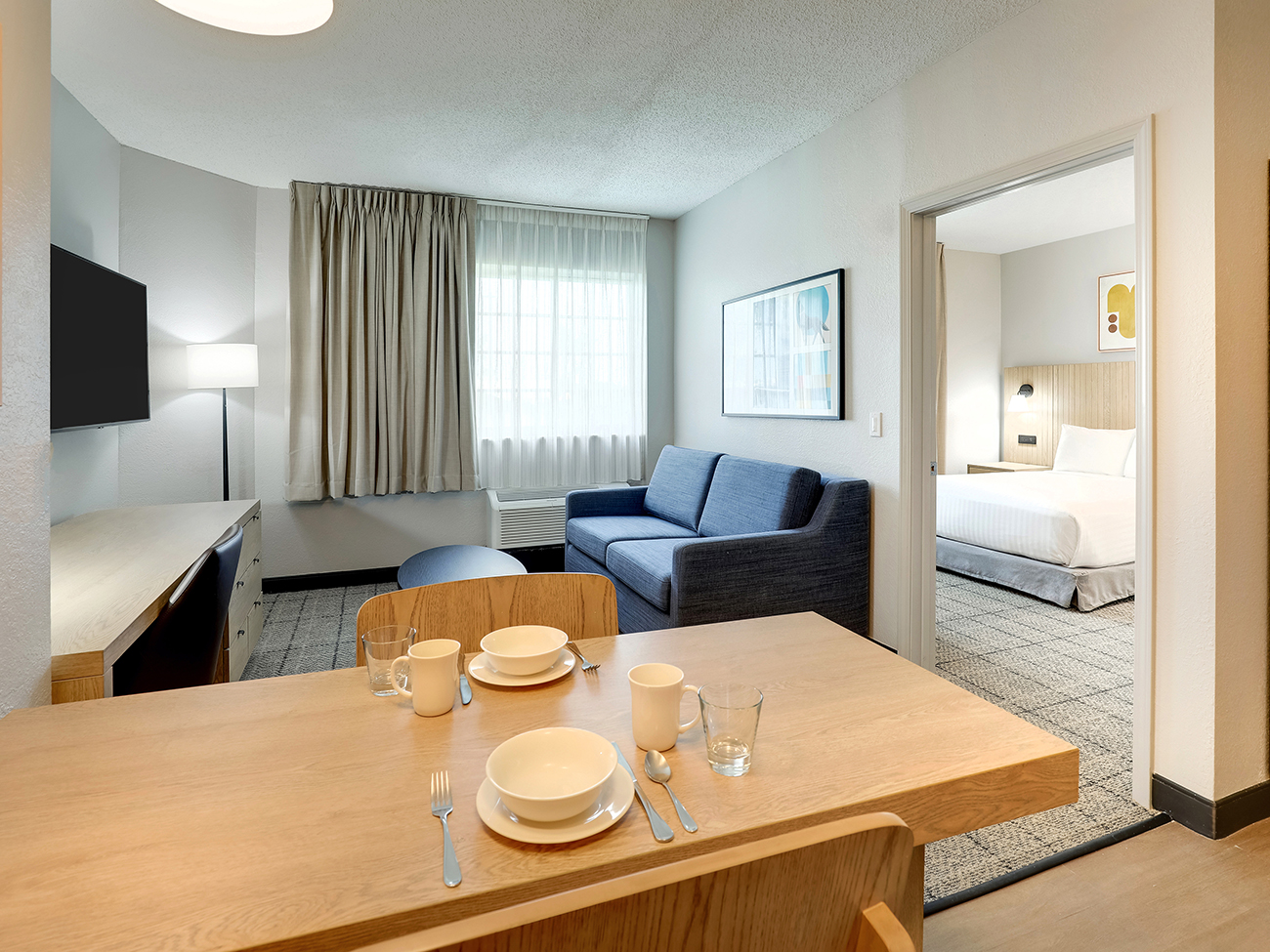 One Bedroom Queen Suite at Sonesta Simply Suites Miami Airport Doral.