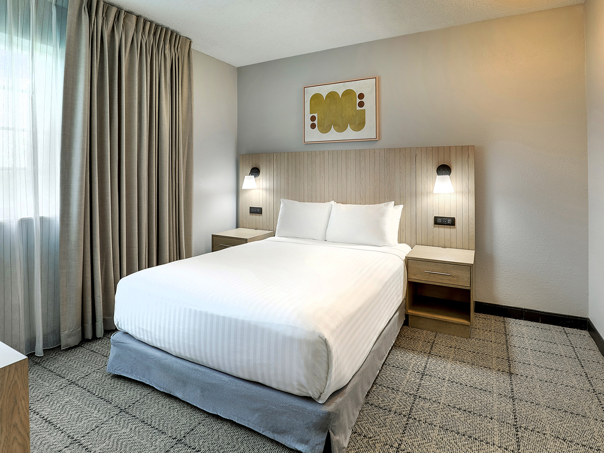 One Bedroom Queen Suite at Sonesta Simply Suites Miami Airport Doral.