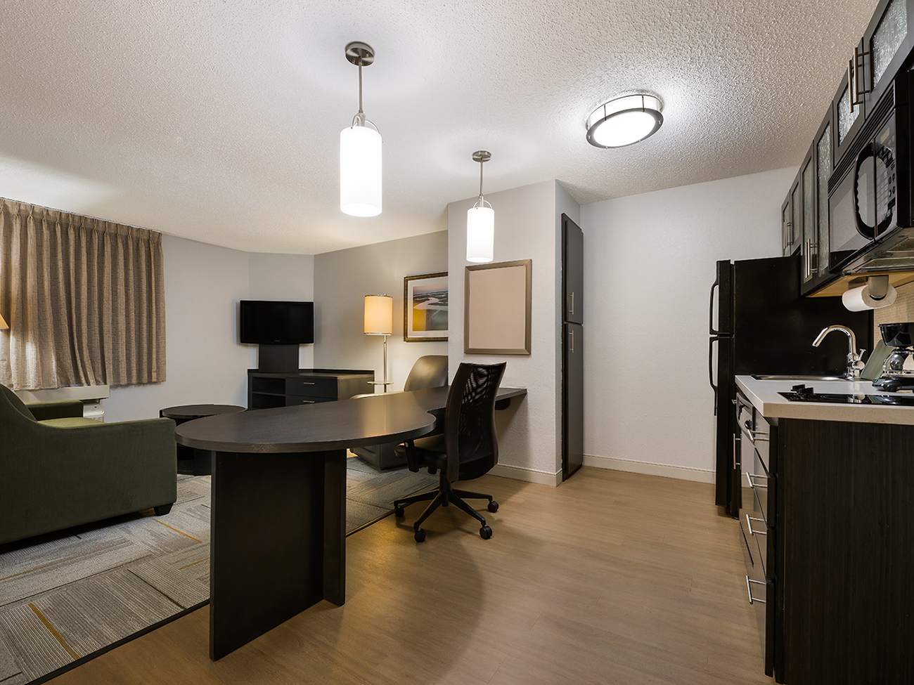 Interior of the One Bedroom Suite at Sonesta Simply Suites Huntsville Research Park.