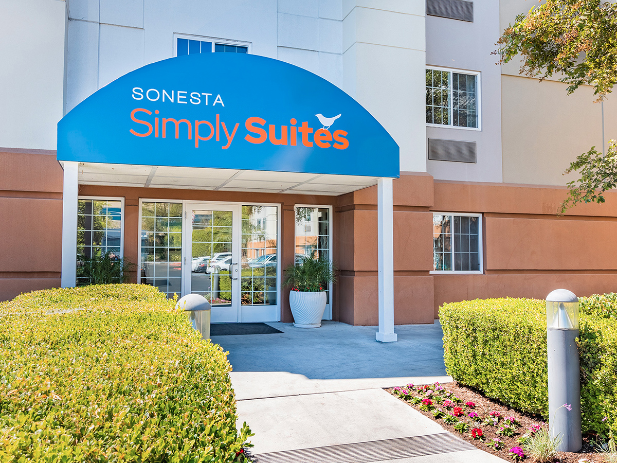 The entrance to a Sonesta Simple Suites hotel.