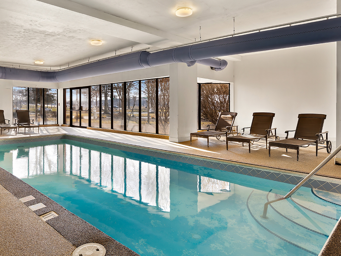 The indoor pool at Hotel RL Cleveland Airport West.