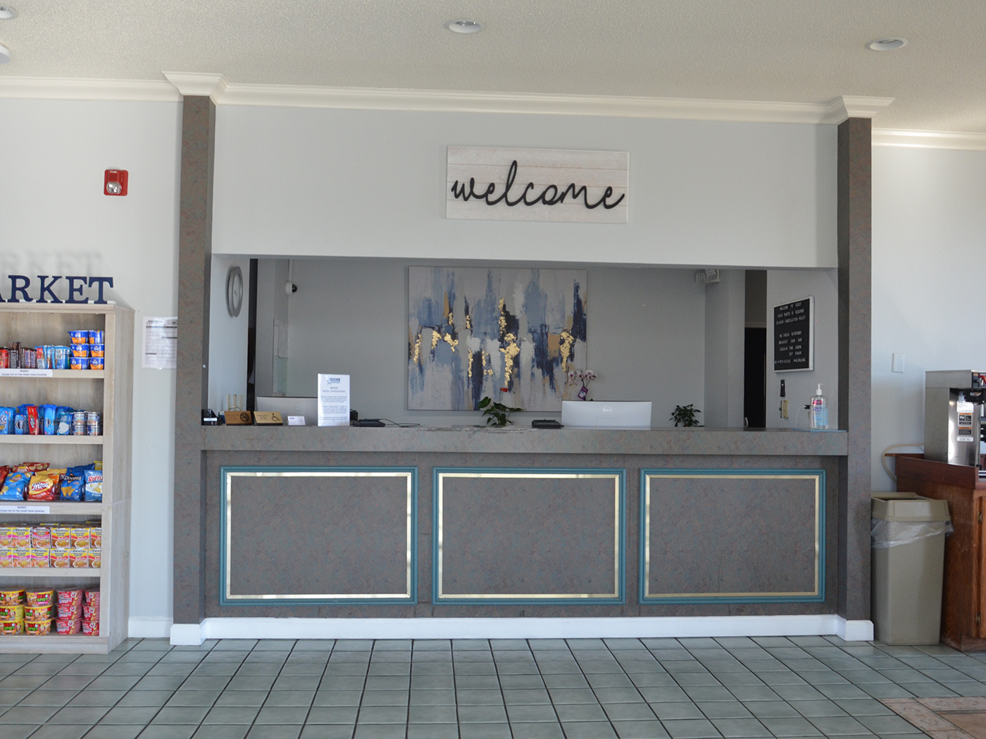 The lobby of the Americas Best Value Inn & Suites Foley Gulf Shores hotel.