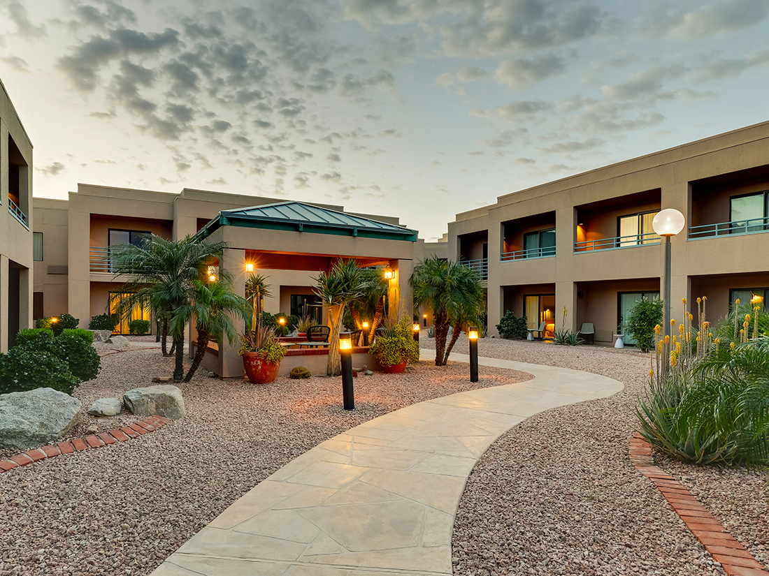 Sonesta Select Scottsdale Mayo Clinic Outdoor Courtyard