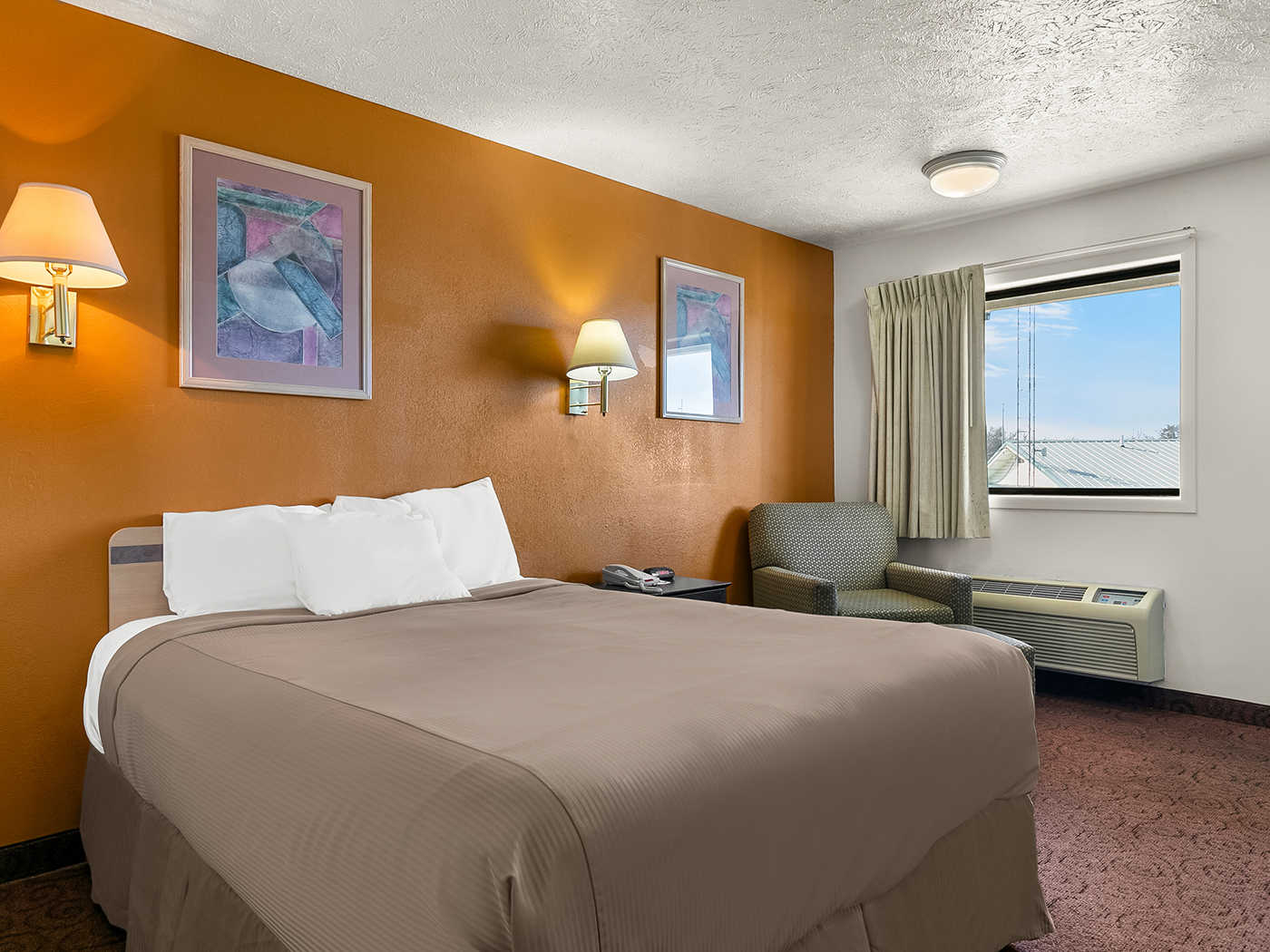 Americas Best Value Inn Lincoln guest room gallery image