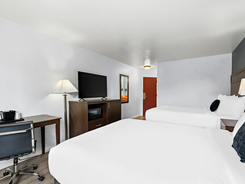 Double Queen Bedroom at Red Lion Inn & Suites Yakima