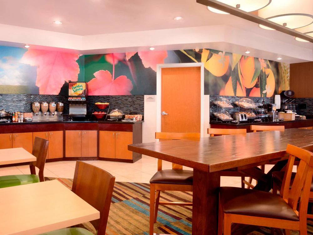 The breakfast area at the Sonesta Essential Houston Energy Corridor hotel.