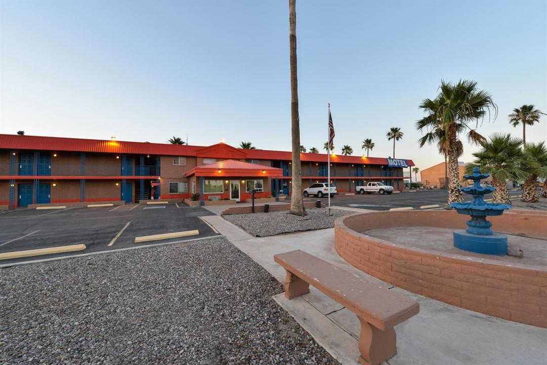 Hotel exterior, parking, palm trees and fountain