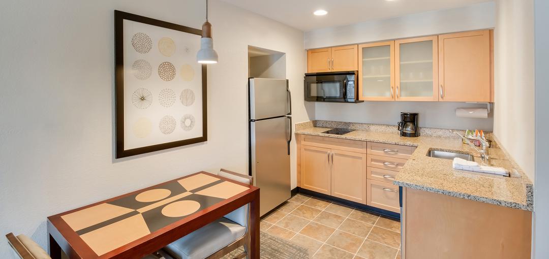 The kitchen of a Studio Suite at the Sonesta ES Suites Huntington Beach Fountain Valley hotel.