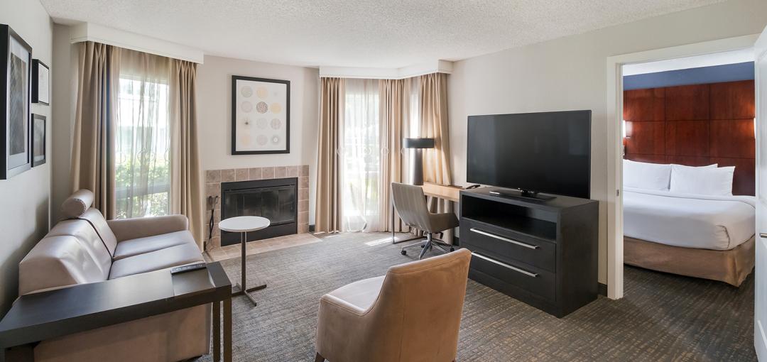 Two Bedroom Suite living area at the Sonesta ES Suites Huntington Beach Fountain Valley hotel.