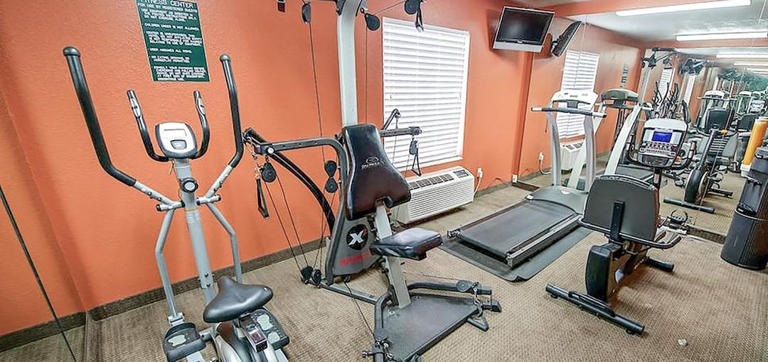 The fitness center at the Sonesta Essential Orlando hotel.