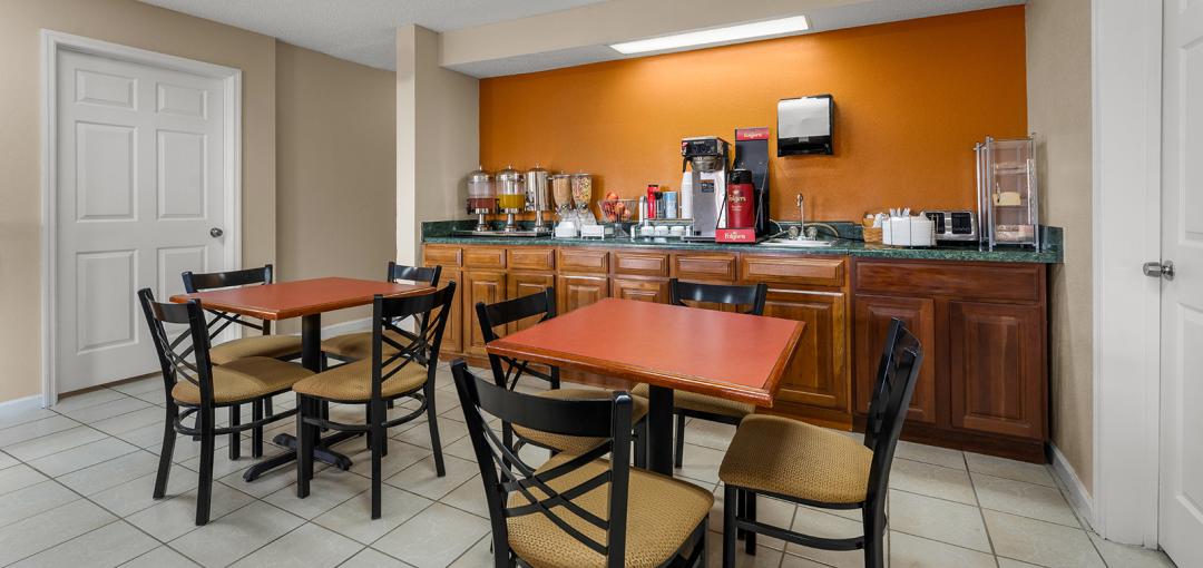 Americas Best Value Inn Montezuma breakfast area features image