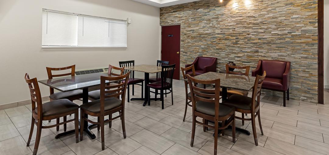 The breakfast area at the Red Lion Inn & Suites Caseyville hotel.