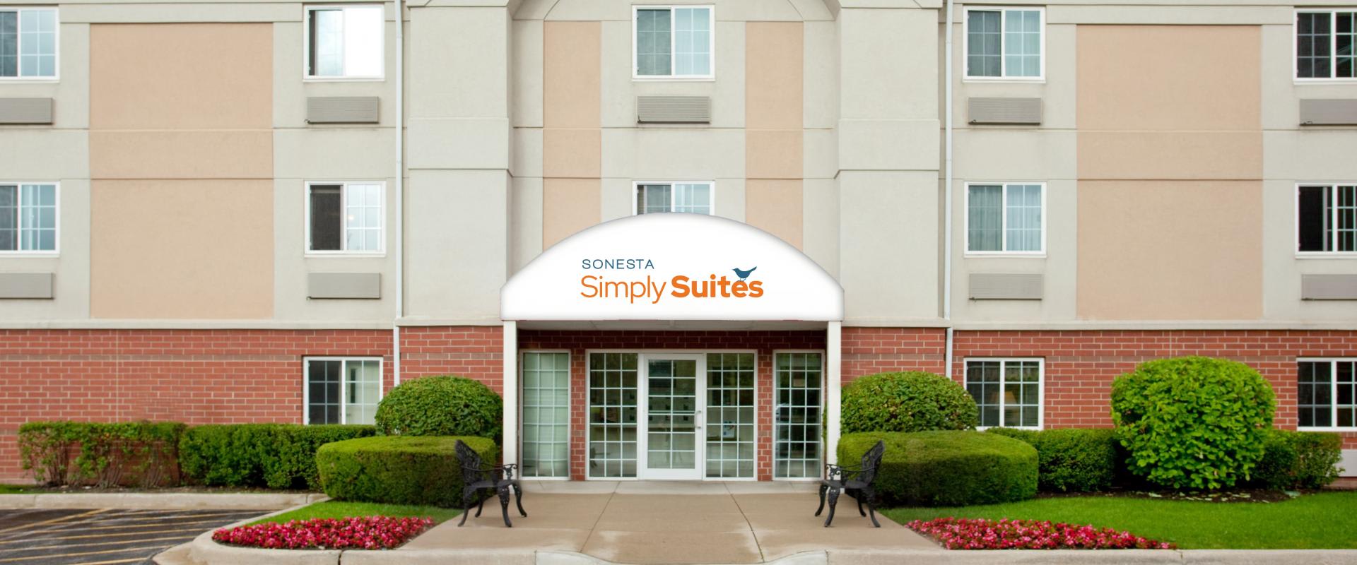 Simply Suites Chicago Libertyville Hotel Exterior Entrance