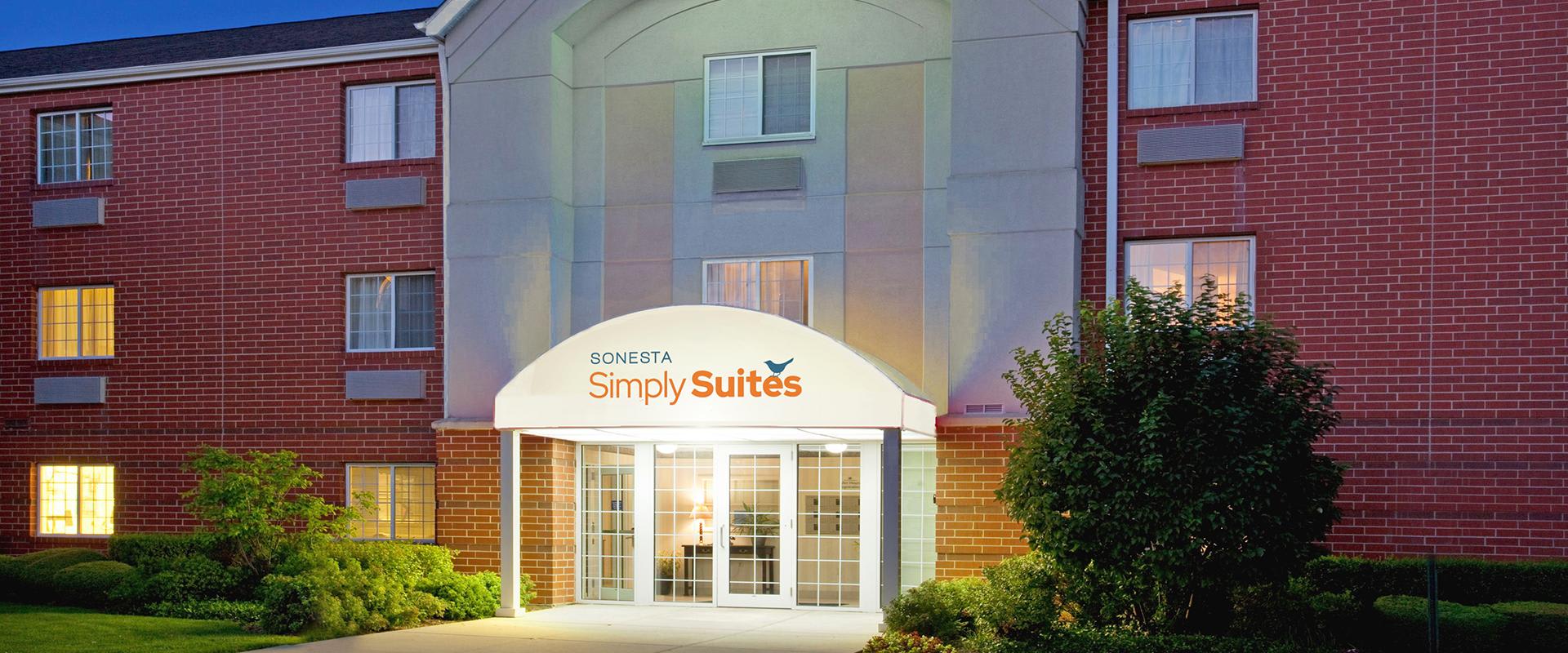 Simply Suites Chicago Naperville Hotel Exterior Entrance