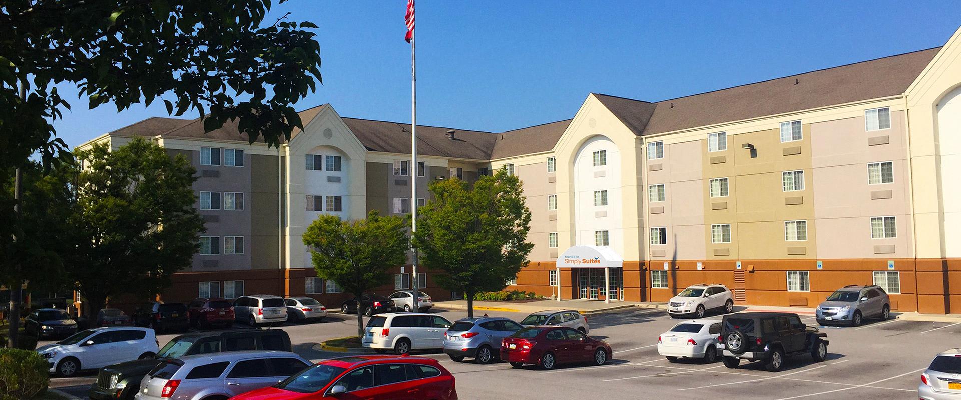 Sonesta Simply Suites Baltimore BWI Airport Hotel Exterior Entrance and parking lot