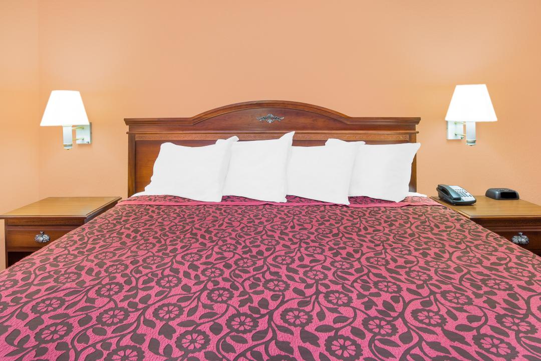 Guestroom with King bed