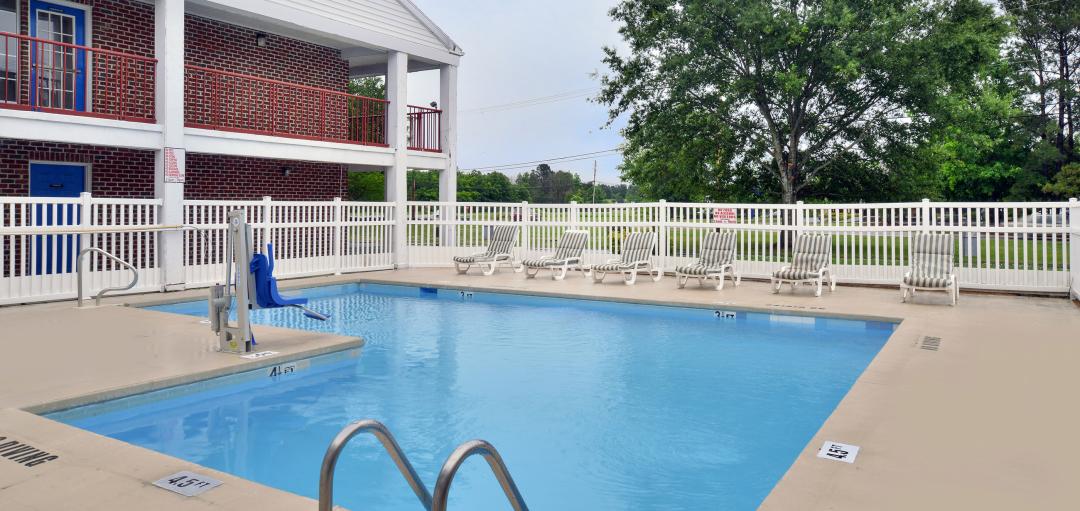 The outdoor pool at the Americas Best Value Inn Edenton hotel.