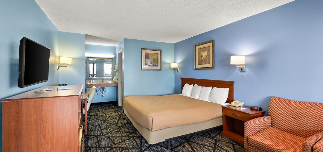 Americas Best Value Inn Celina king bed guest room features image
