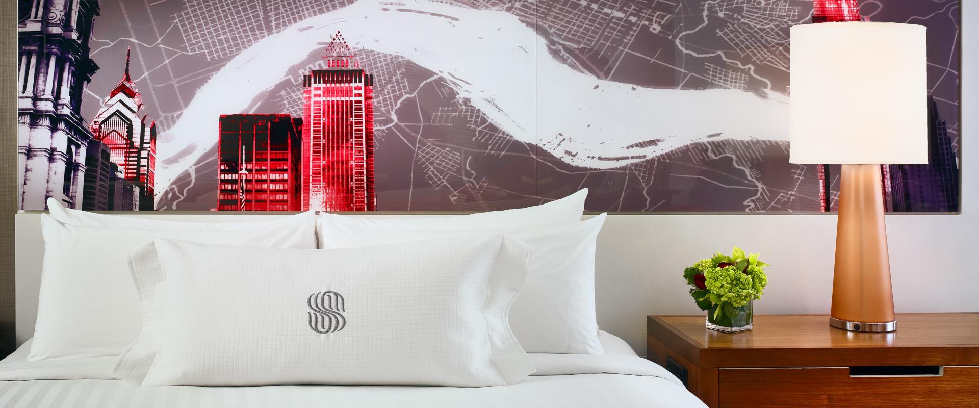 Philadelphia Hotel Bed With Modern Artwork