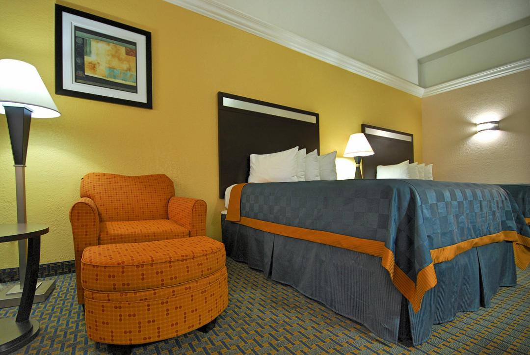 Hotel guest room with Queen Bed