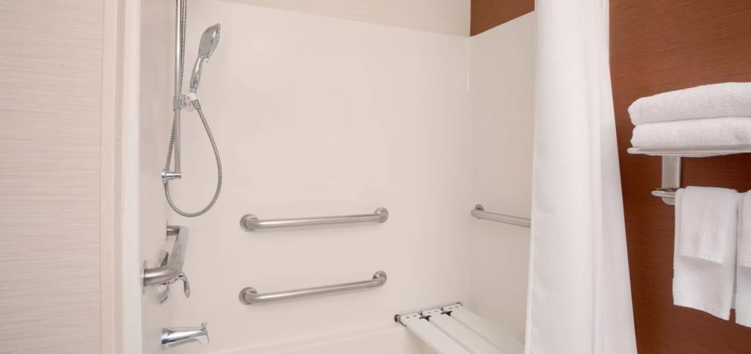 An accessible shower at the Sonesta Essential Houston Energy Corridor hotel.