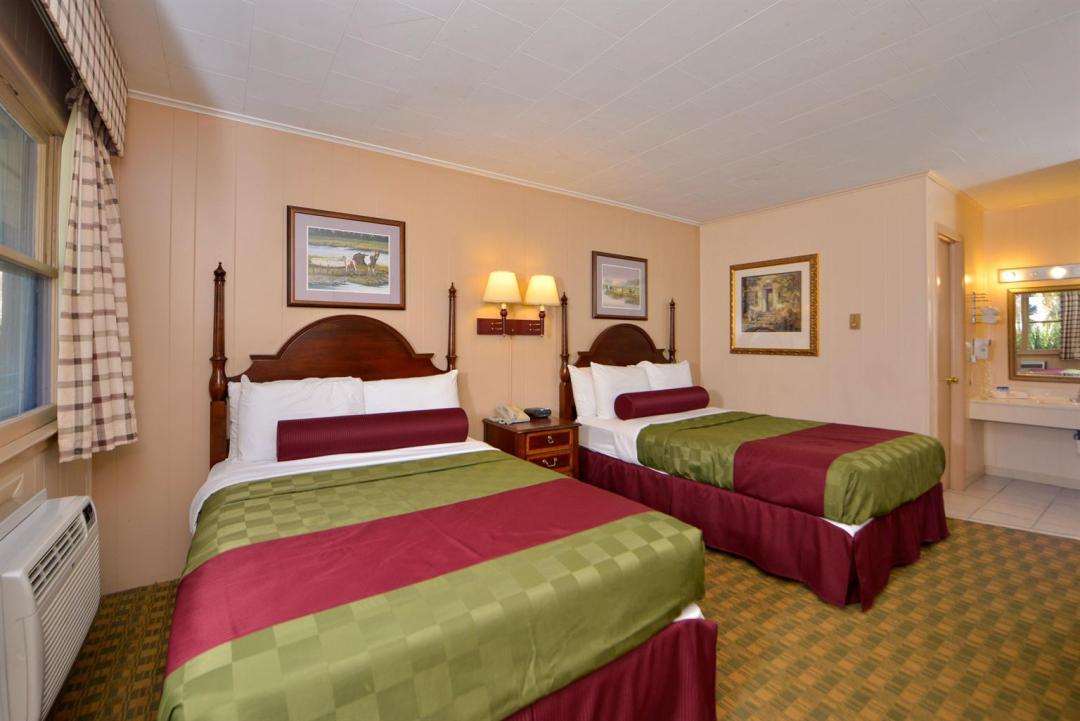 Double bed guest room and amenities